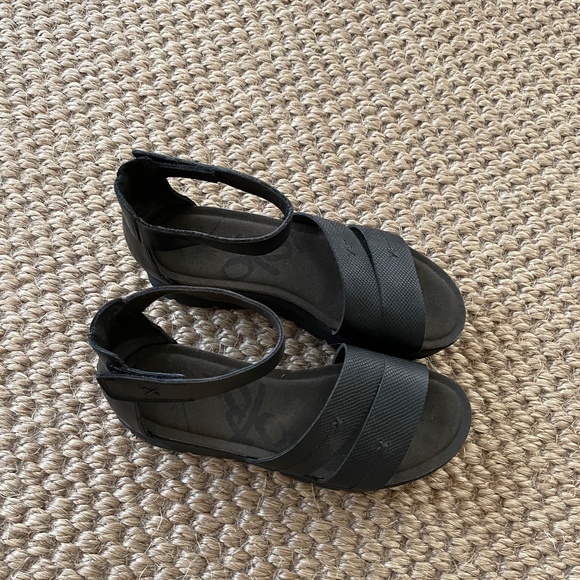 OTBT Montuak Platform Sandals Size 8.5 Black - Picture 2 of 6